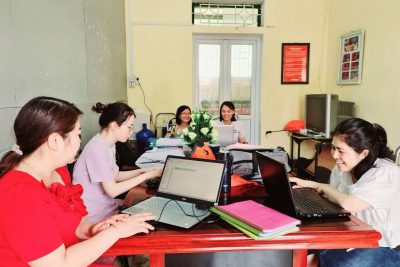 Sinh hoạt chuyên môn đầu tuần của tổ KHTN